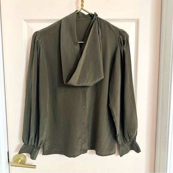 $5 SALE Vintage Green Blouse with Elegant Design - Picture 1 of 5